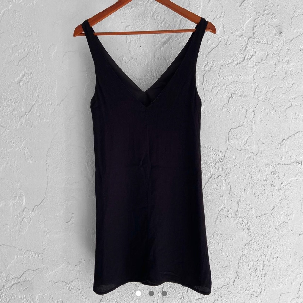 Lulus Sleeveless V-Neck Sheath Dress